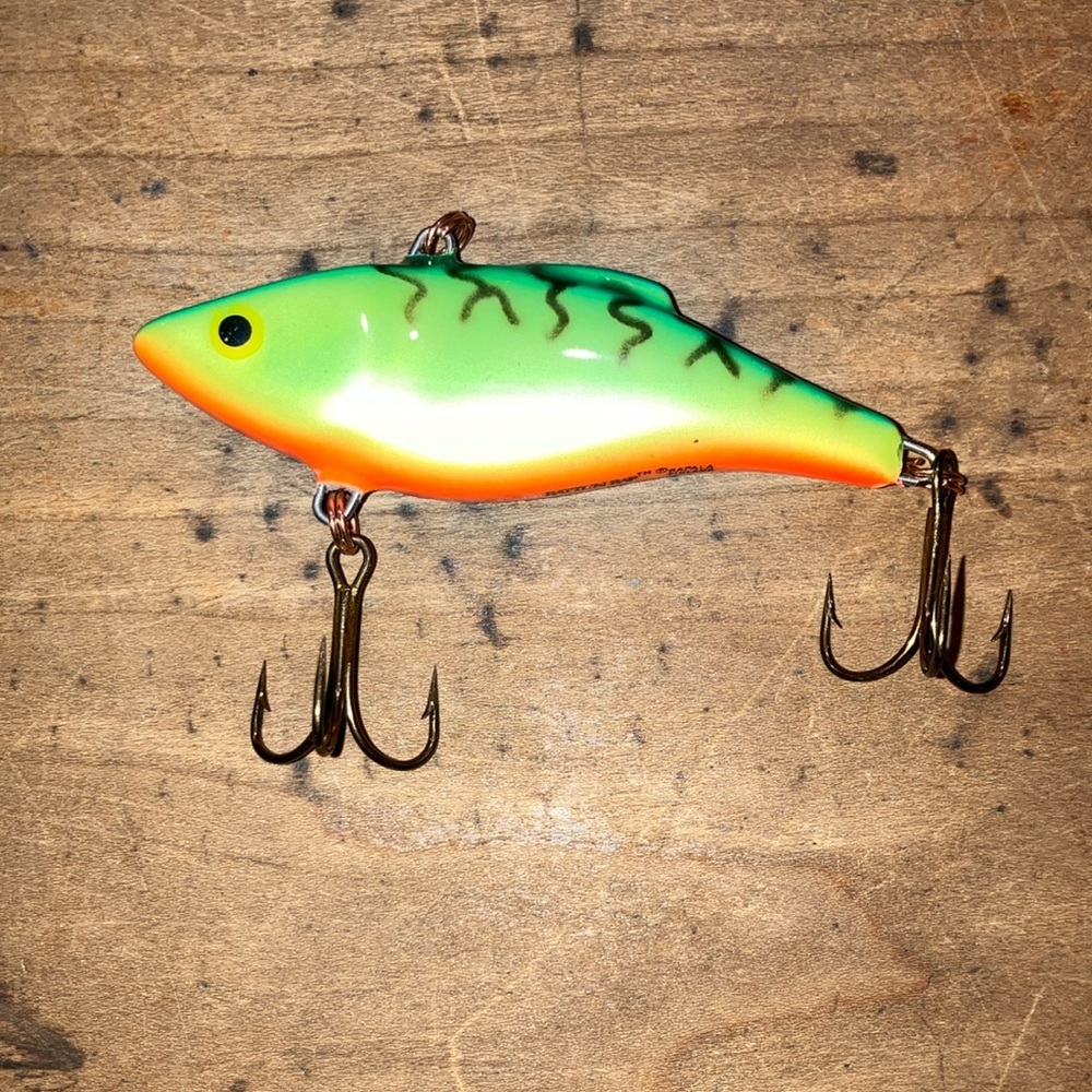 Rapala Rattl’N Rap fishing lure /  Hooks